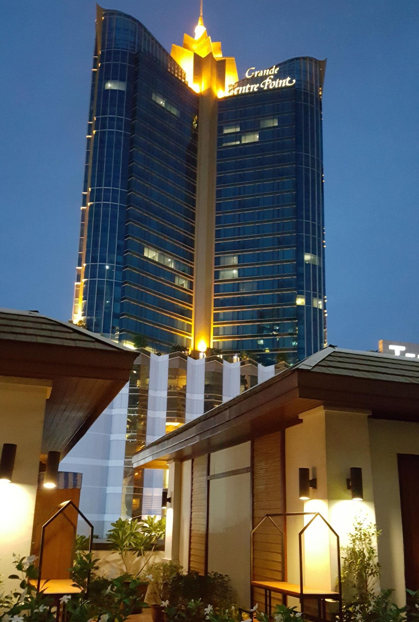 W 21 Hotel Bangkok Bagian luar foto