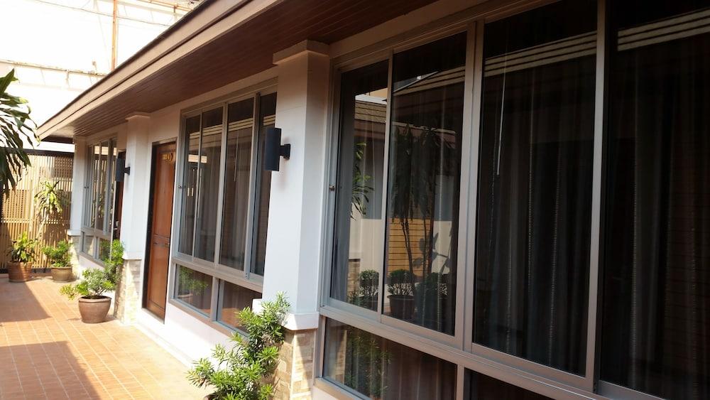 W 21 Hotel Bangkok Bagian luar foto